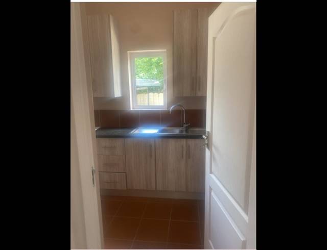 BUSINESS PROPERTY TO RENT IN CLUBVIEW
